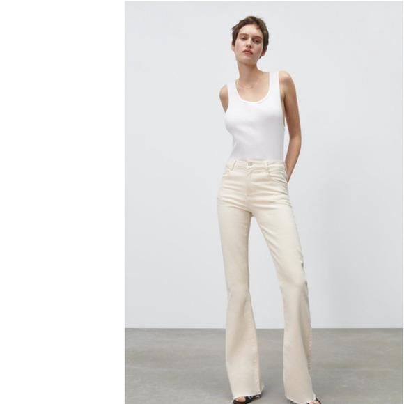 Zara Denim - Zara Flare Leg Jeans Cream Size 2 High Waisted Distressed Hem Full Length